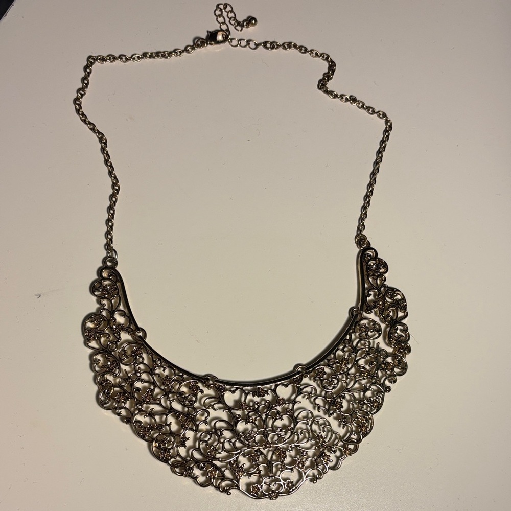 Elegant Gold Filigree Necklace